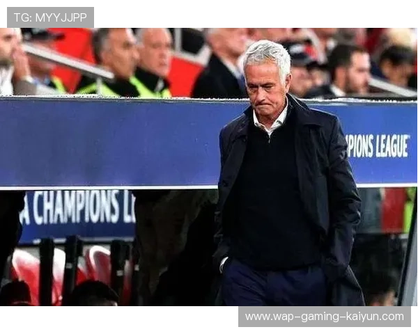 足球主帅赛后怒斥裁判：你毁了比赛